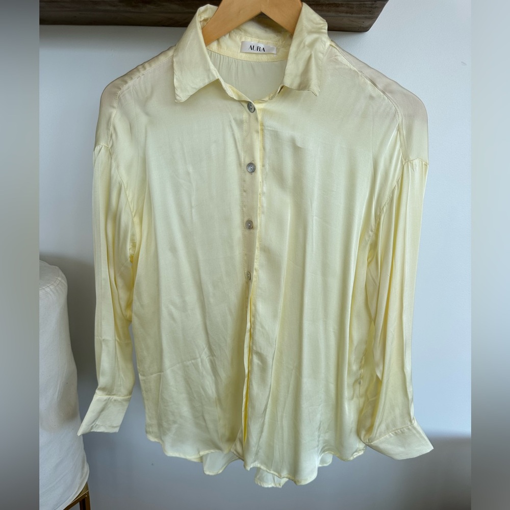 * Never been worn * AURA SATIN/SILK BUTTON UP